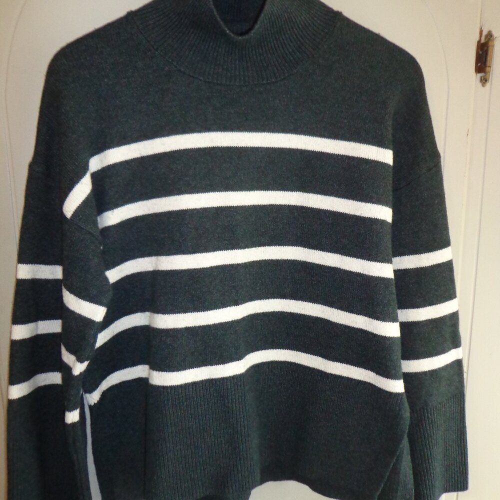 NWOT Banana Republic Striped Mock Sweater S Charcoal/White Wide Sleeves Ribbing